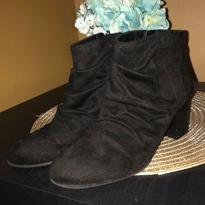 Black short boots, velvet texture, size 8
